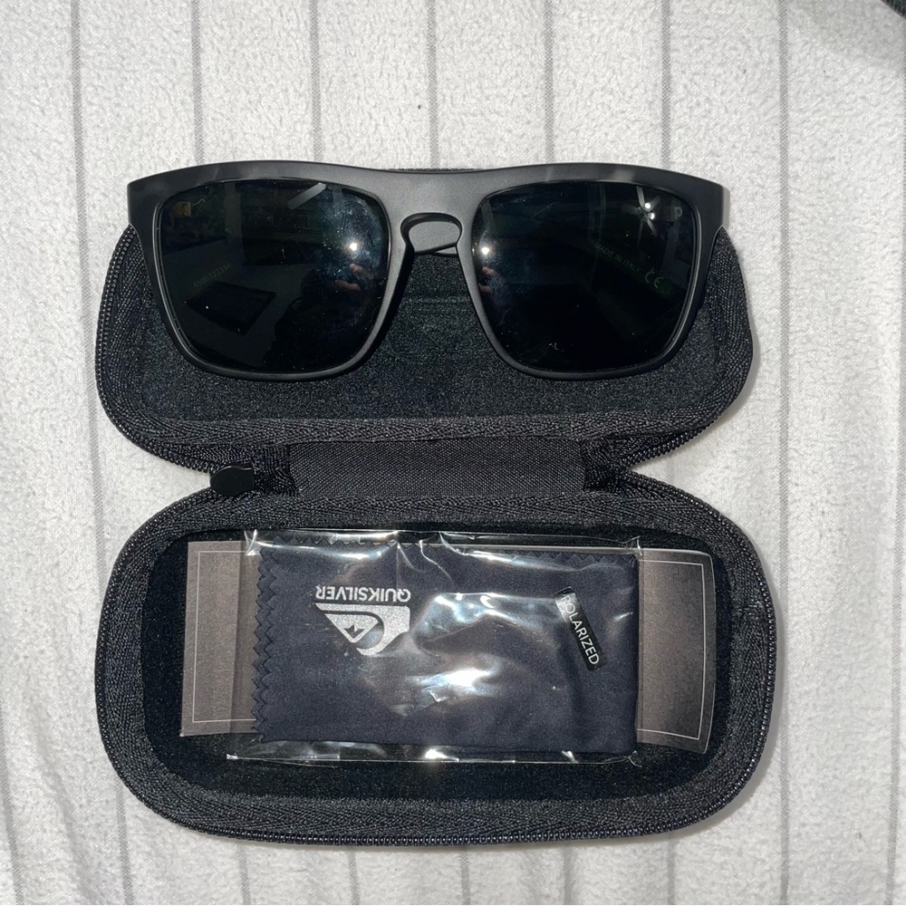 QUICKSILVER POLARIZED SUNGLASSES